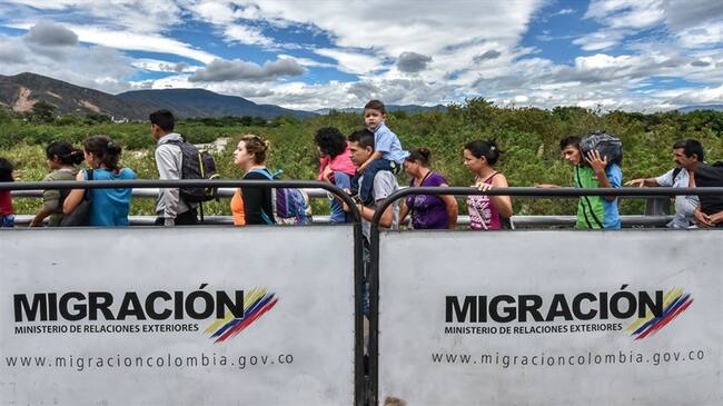 A los hijos de colombianos nacidos en Venezuela se les exigía un certificado que debe solicitarse en Venezuela y que no está siendo emitido. Foto: Getty Images