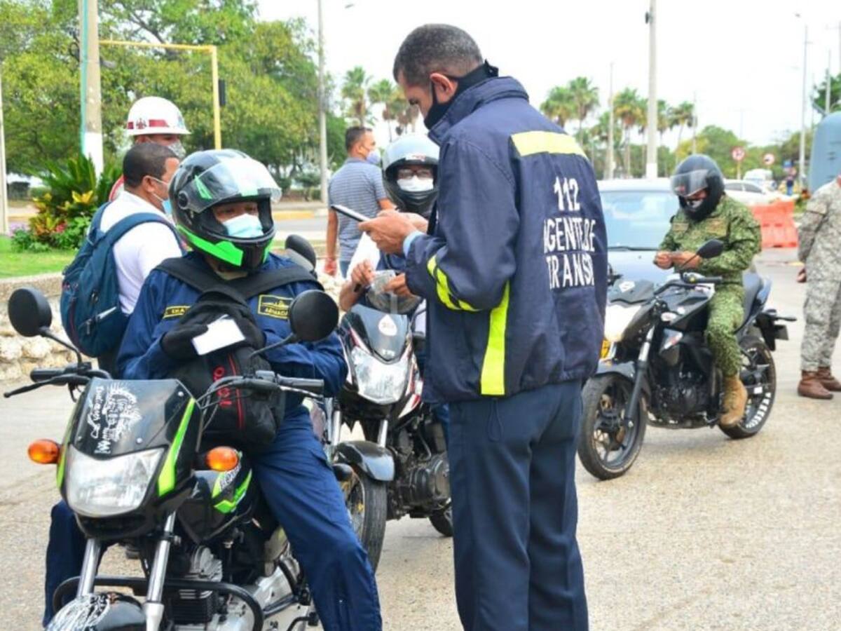 DATT aumenta controles a motociclistas por uso del casco