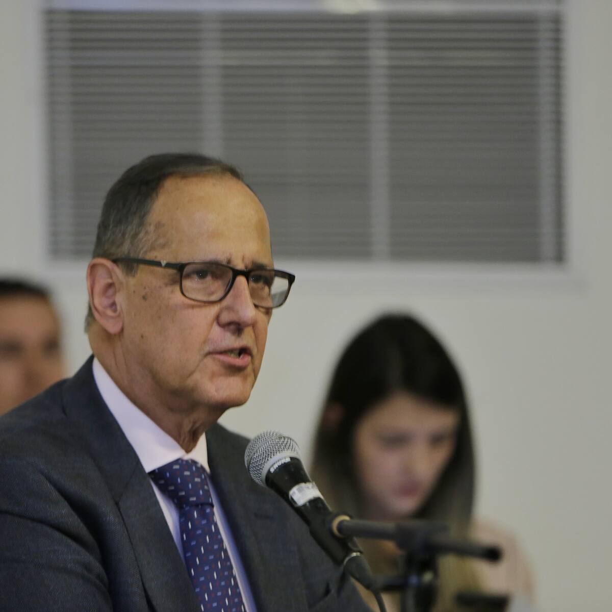 “Sería un despropósito”: Juan Camilo Restrepo sobre búsqueda de recursos para el ELN