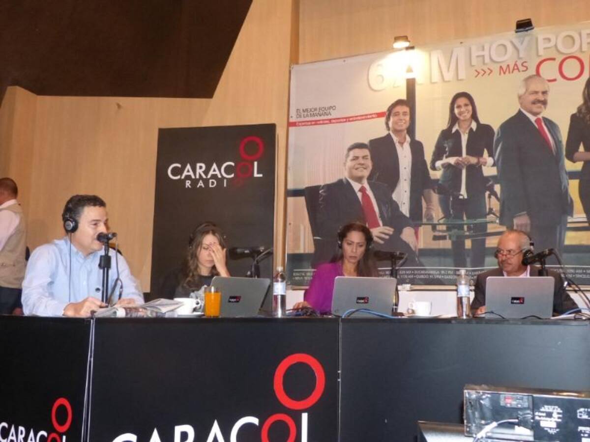 Darío Arizmendi y su equipo desde la ciudad más innovadora del mundo, mostrando lo mejor de Antioquia y sus gentes. Foto: Caracol Radio.