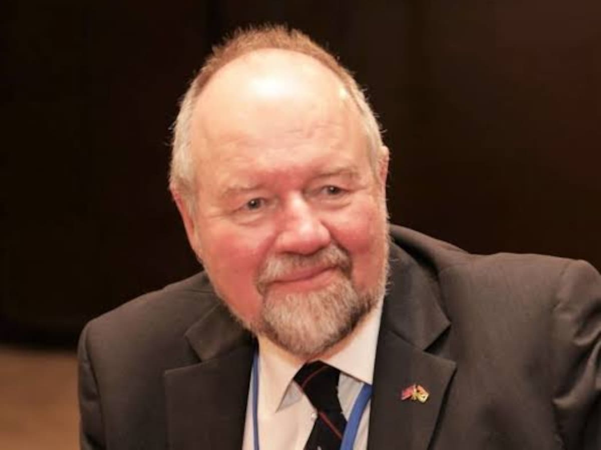 Un cambio de gobierno en Israel no garantizará fin de asentamientos en Cisjordania: Sir Vincent Fean