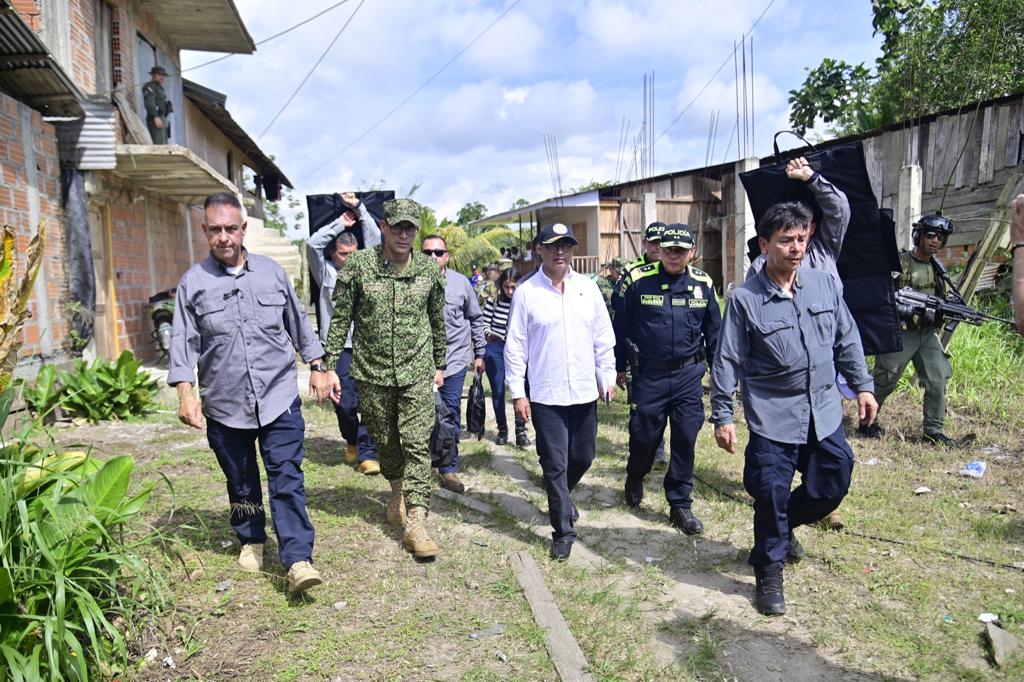 Presidente Petro llegó a Bocas de Satinga a encuentro con cultivadores de hoja de coca. Foto: Presidencia