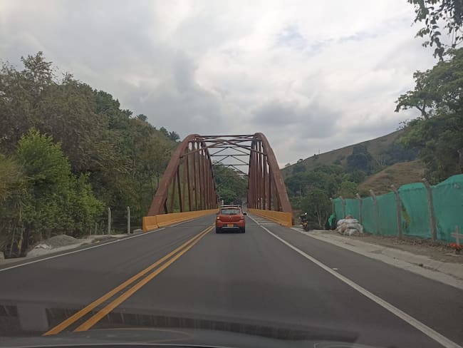 Nuevo puente El Alambrado que comunica al Quindío con el Valle del Cauca. Foto: Adrián Trejos