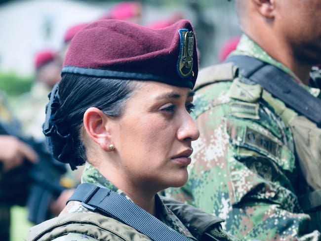 El Ejército Nacional celebra el liderazgo femenino: La historia de la Capitán Laura García