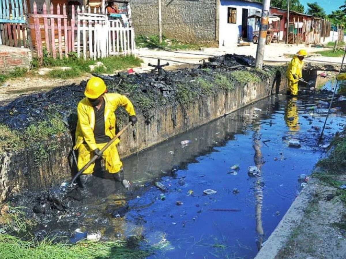 Entregaron 20.000 sacos de polipropileno para reforzar caños en Cartagena