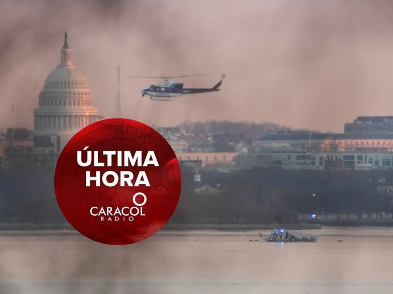 Imagen de la mañana: choque entre un helicóptero y un avión pequeño en Estados Unidos (Getty Images)