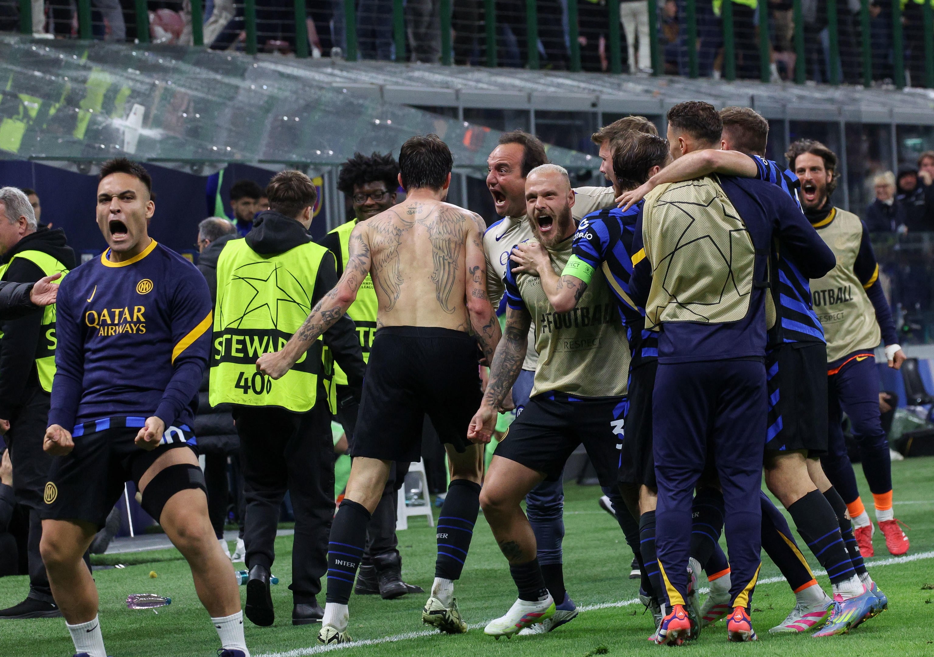 Jugadores del Inter de Milán celebran la clasificación a la final de la Champions League. EFE/EPA/DANIEL DAL ZENNARO