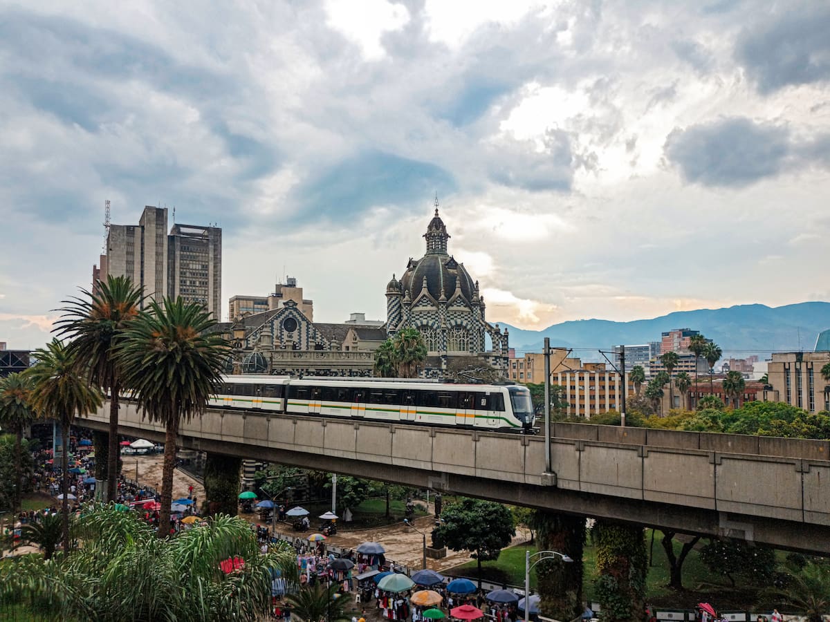 Parte de la plata de la venta de UNE a Millicom será invertida en educación y generación de empleo