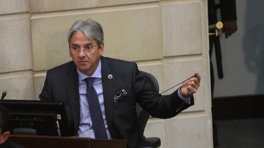 Jaime Amín había manifestado que no tendría problema con revivir el impuesto a las bebidas azucaradas. Foto: Colprensa/Germán Enciso