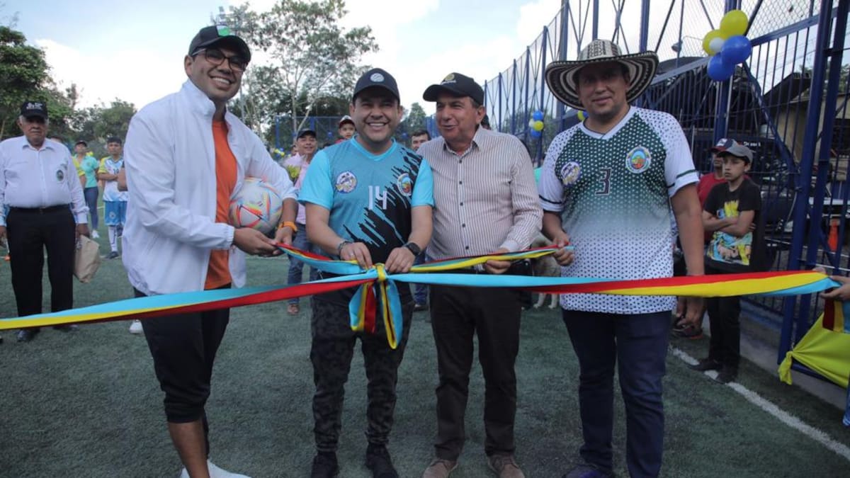 Gobernador, Nicolás García, inaugura Estadio Municipal de Sasaima