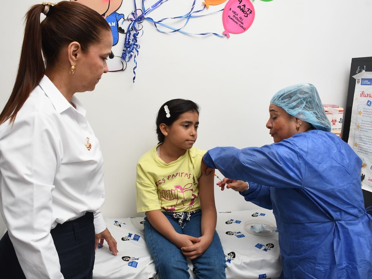 Neiva, zona hiperendémica, avanza con vacunación infantil para frenar muertes por dengue