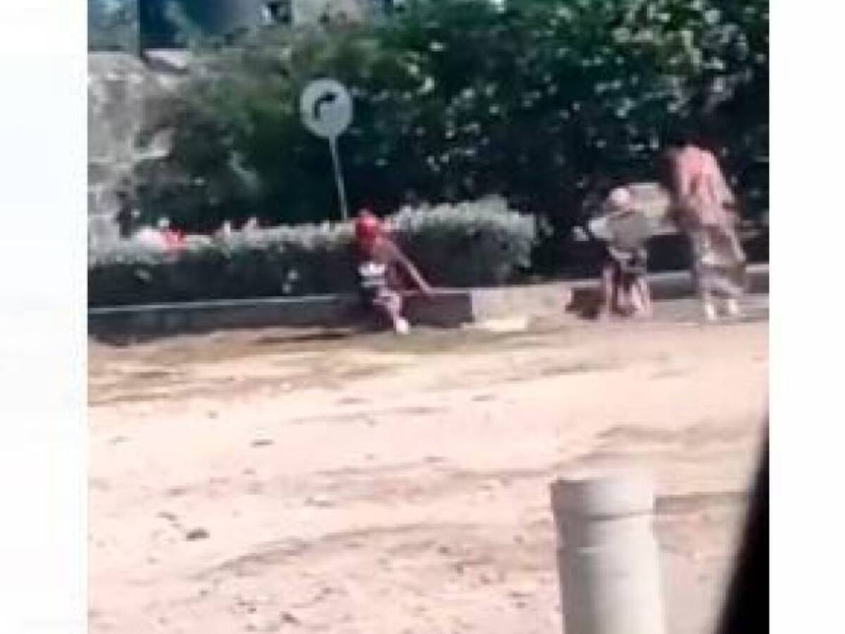 Graban a dos turistas defecando en Centro Histórico de Cartagena