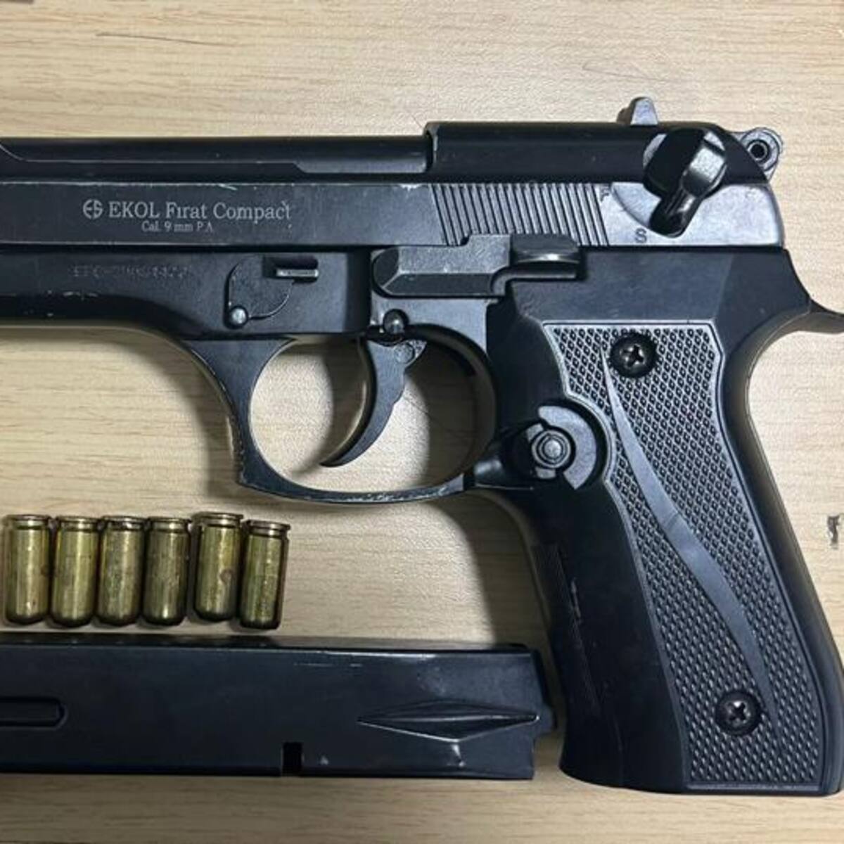 Capturan a un hombre portando tres lingotes de oro valorados en $400 millones en Medellín