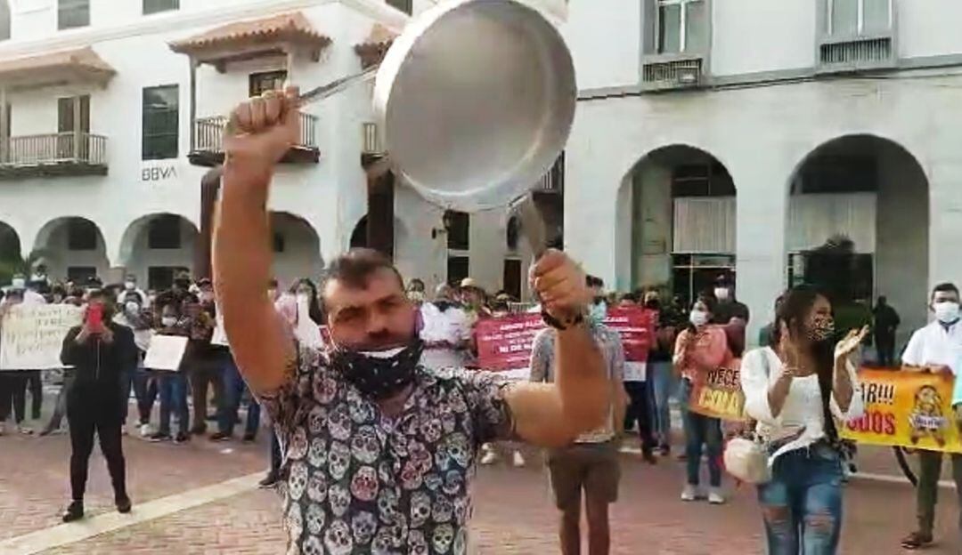 Abraham Dau lideró cacerolazo contra su propio padre por el toque de queda 