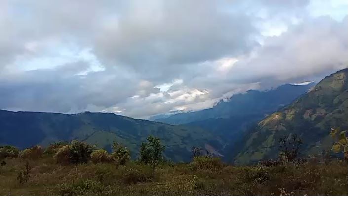Combates entre Ejército y disidencias en vereda El Singo de Ituango - foto video cortesía