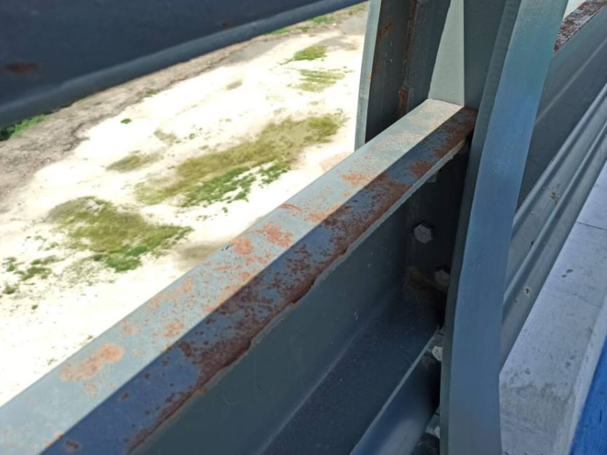 El nuevo puente Pumarejo, víctima del óxido y el vandalismo