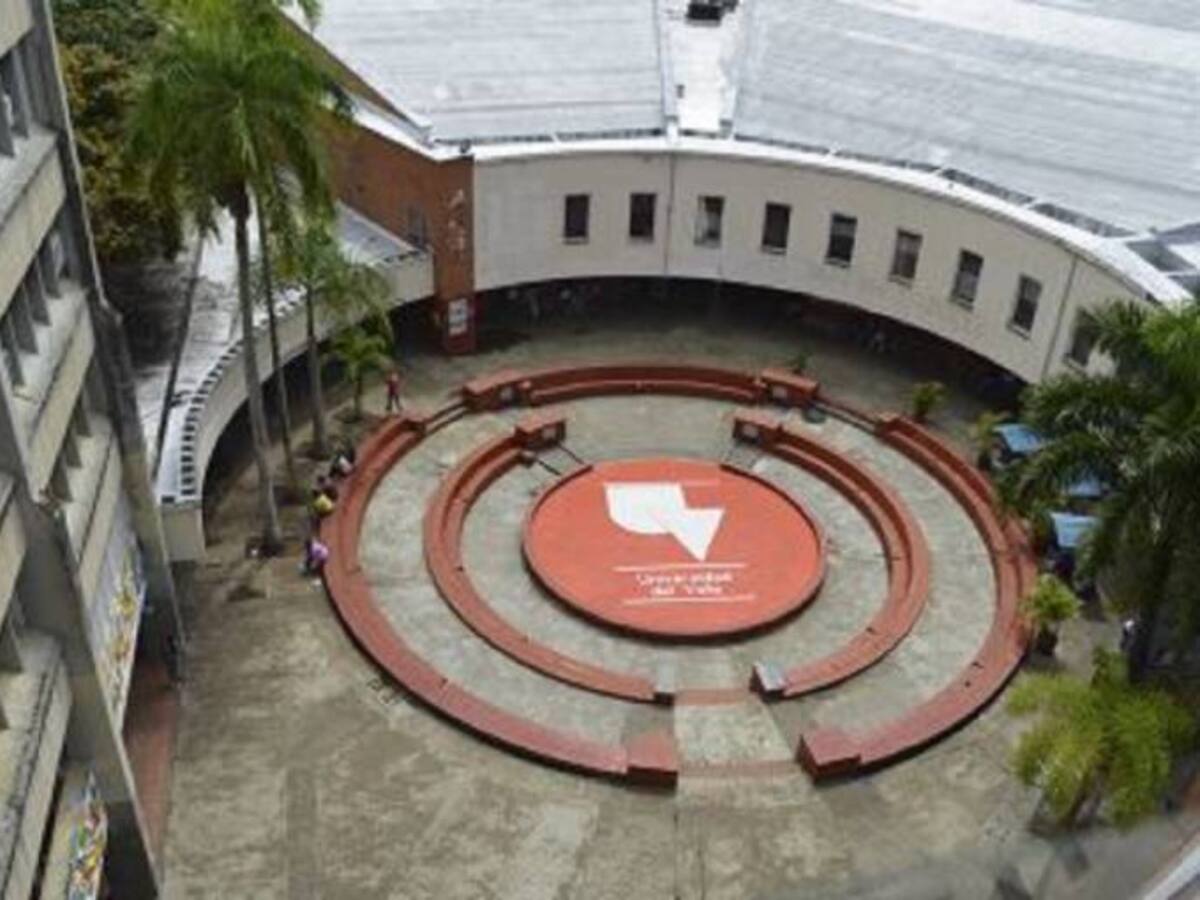 Encapuchados intentaron destruir con picas y porras portería de la Universidad del Valle