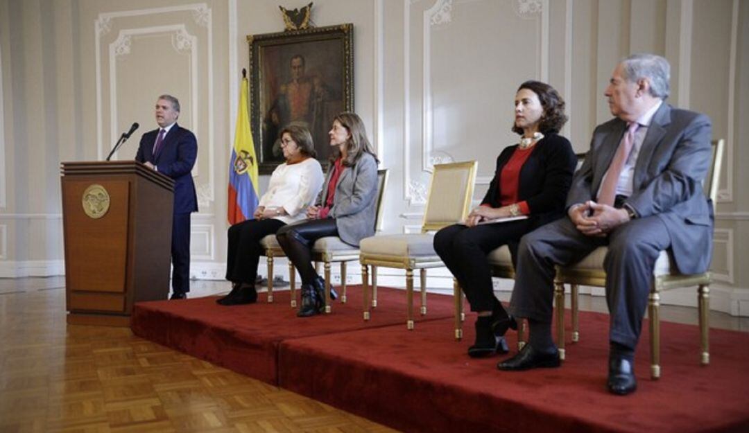 Ley de cuotas se cumple con 6 mujeres a cargo de un ministerio: R. Mazabel