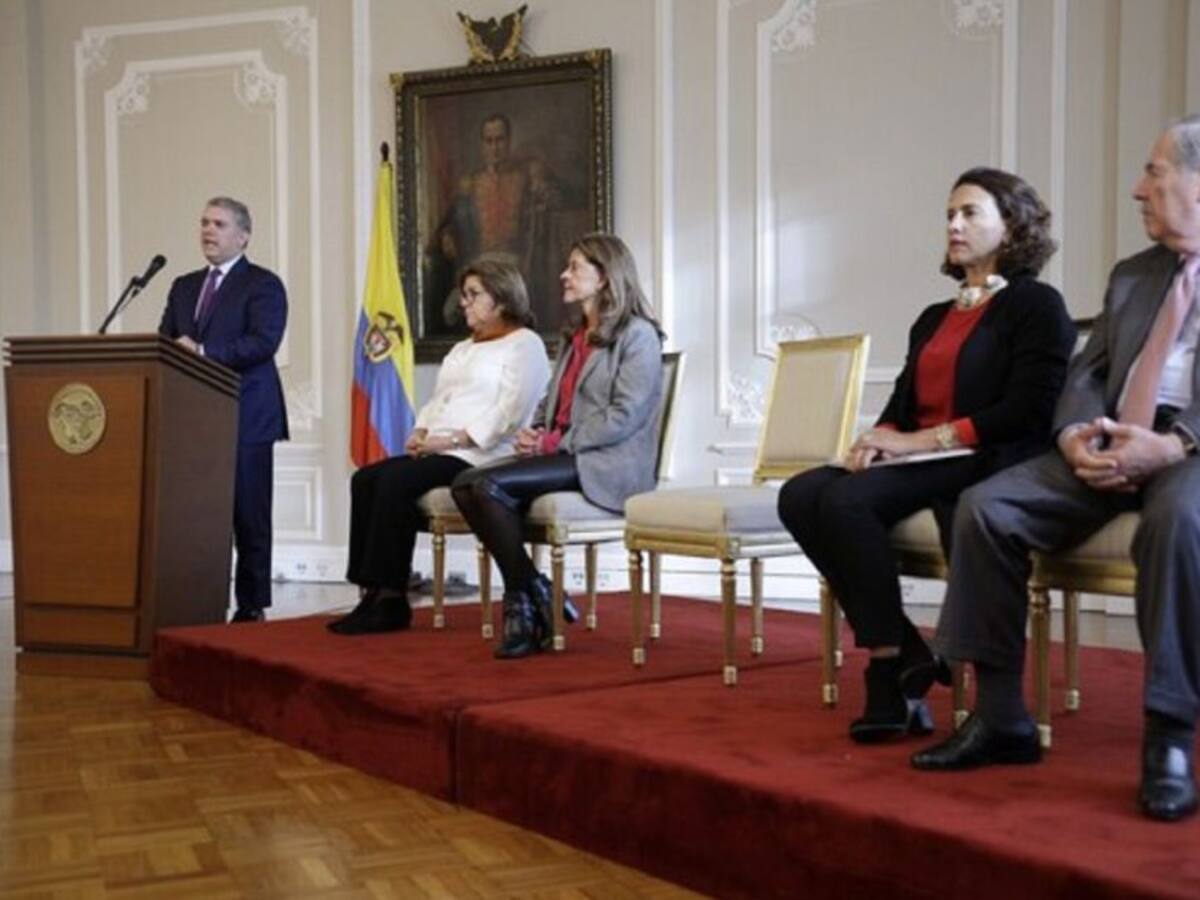 Ley de cuotas se cumple con 6 mujeres a cargo de un ministerio: R. Mazabel