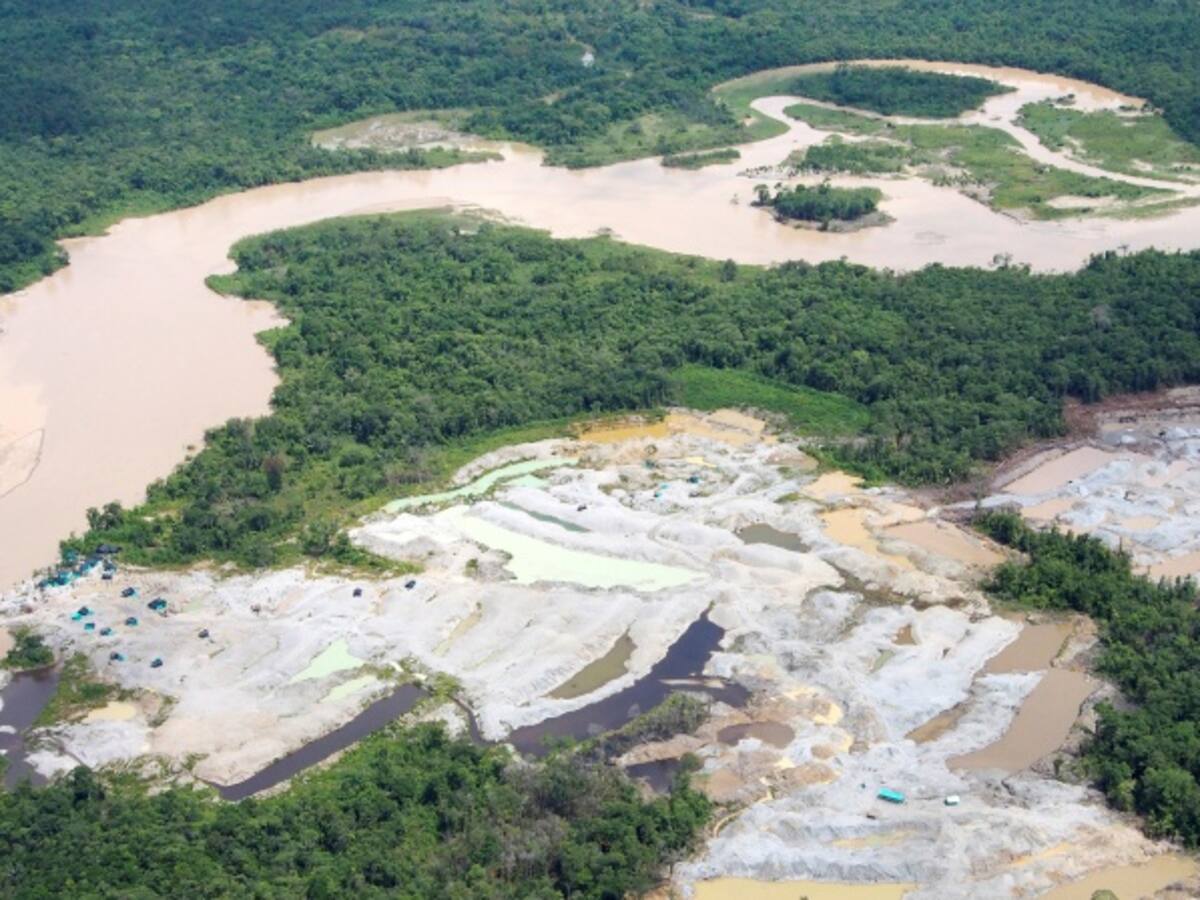 Las secuelas de la minería ilegal en Chocó y Cauca
