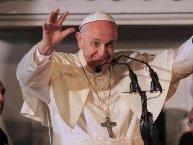 El papa ha sido conquistado por la sonrisa de los colombianos: Greg Burke
