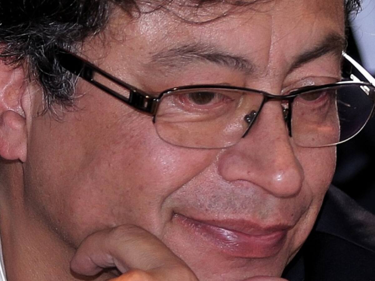 Petro dice que política internacional de Colombia es apéndice de EEUU