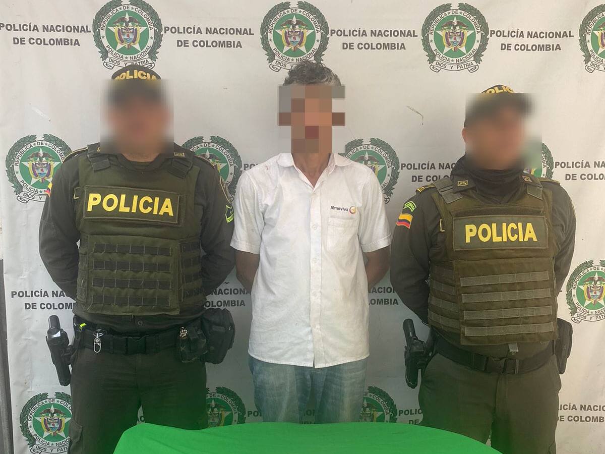 En Los Caracoles policías capturaron a presunto vendedor de drogas