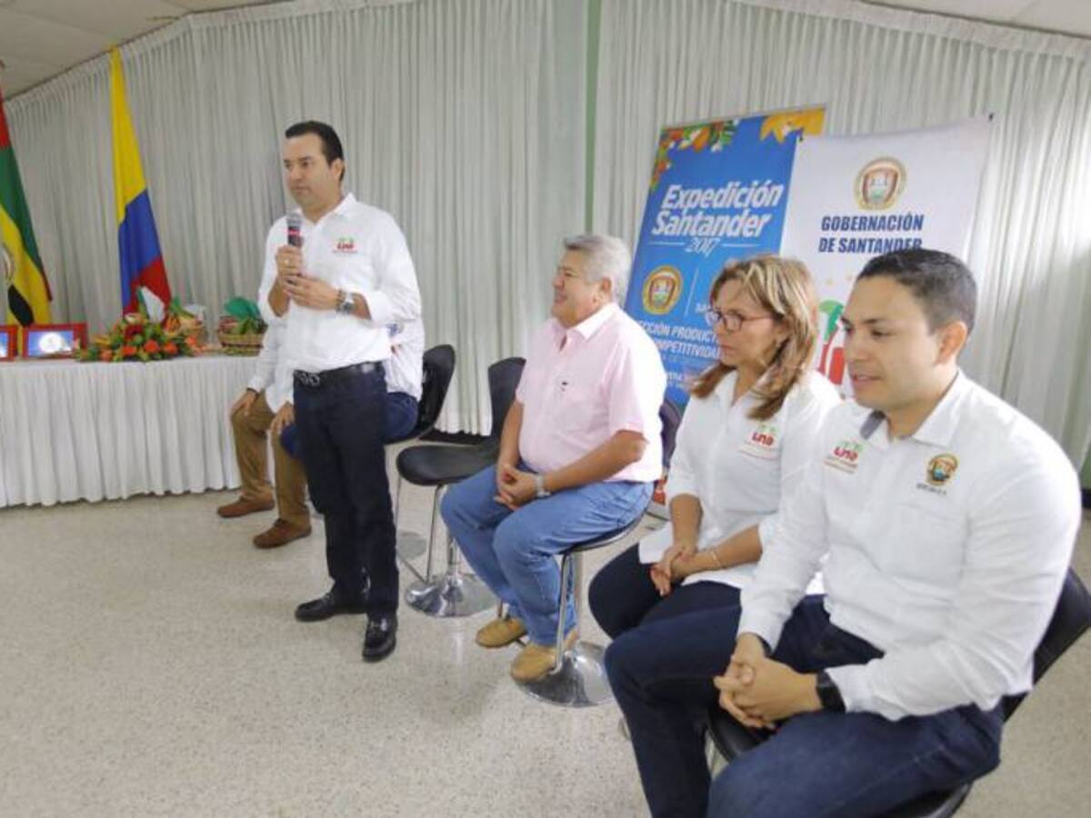 Fiscalía captura a la secretaria de Educación de Santander por el PAE