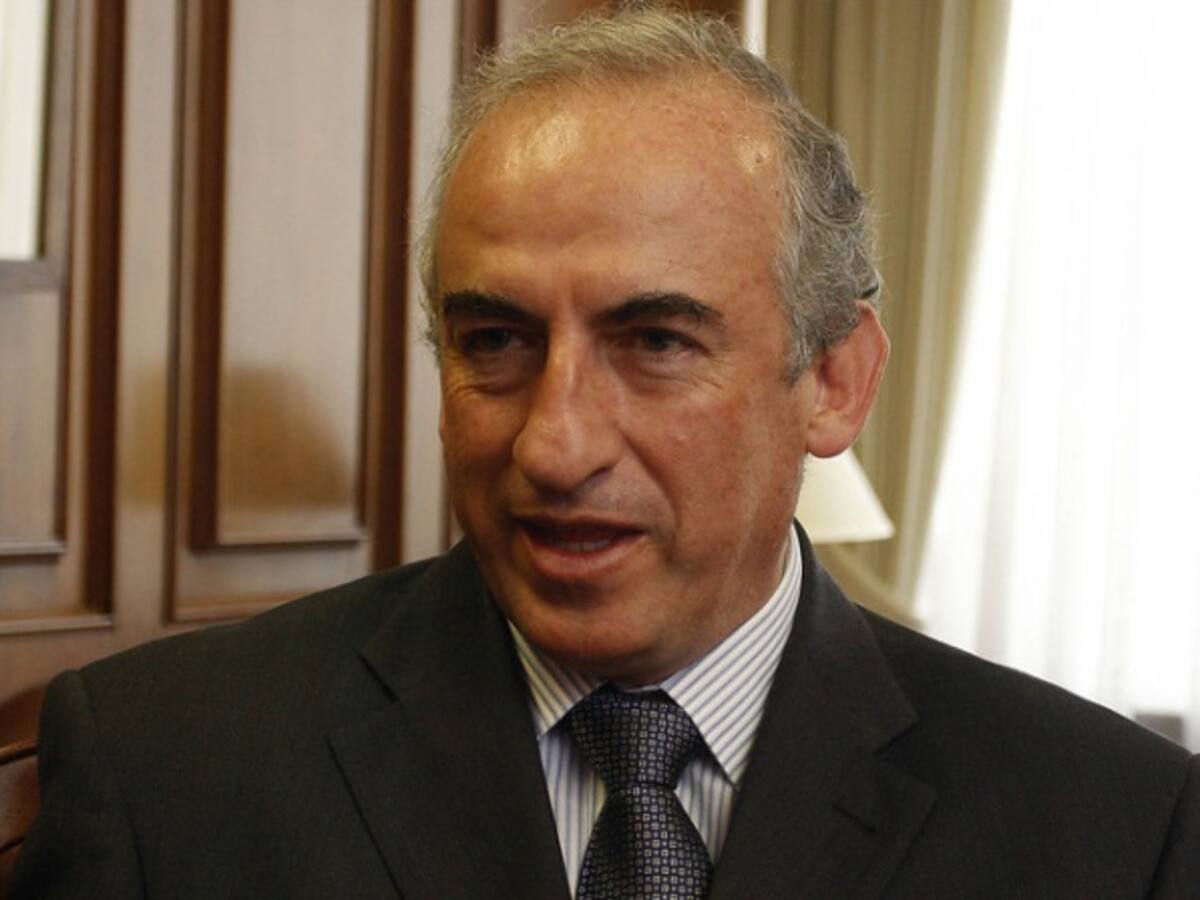 Fedesarollo: Nuevos impuestos deben ser para quienes no los pagan