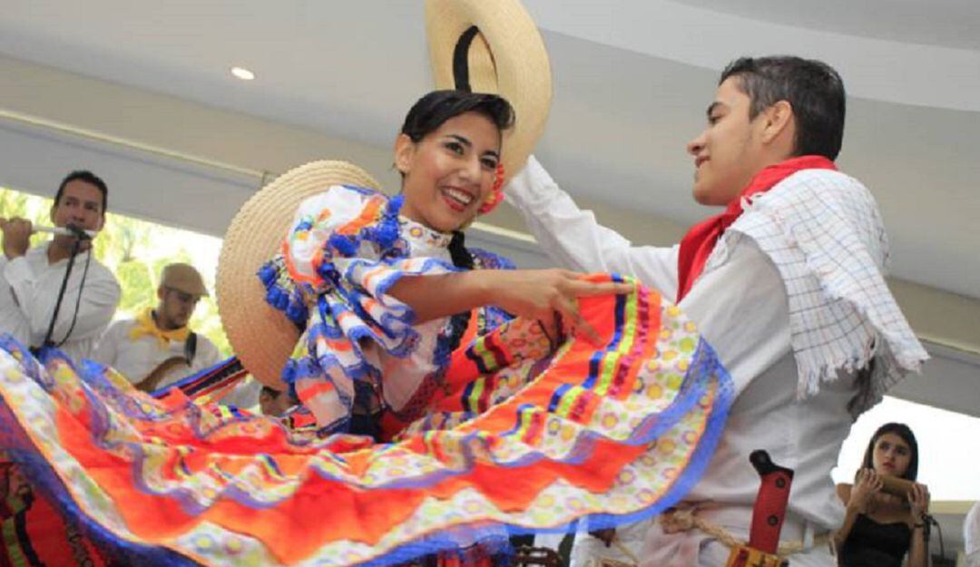 Pareja bailando sanjuanero