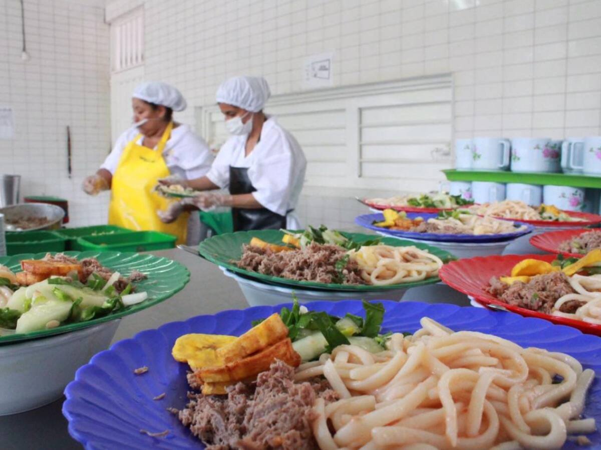 ¿Quién dejó sin comida a los niños? Gobierno y alcaldías se acusan por crisis del PAE