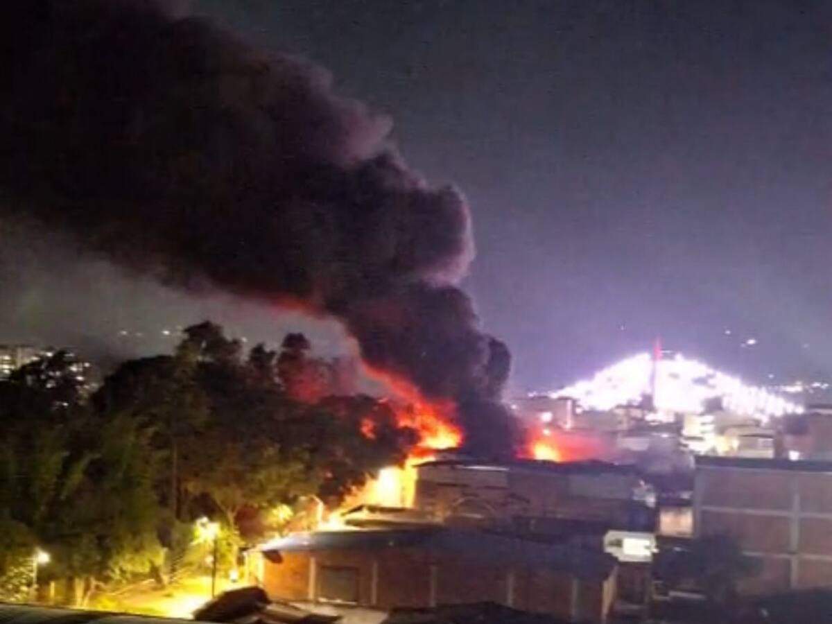 Emergencia: Incendio en fábrica de zapatos de Bucaramanga
