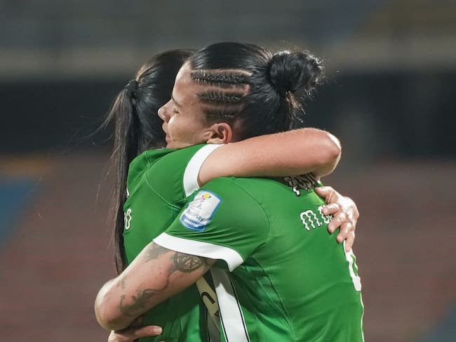 Manuela González celebra uno de sus dos goles ante Internacional de Palmira / X: @naloficialfem.