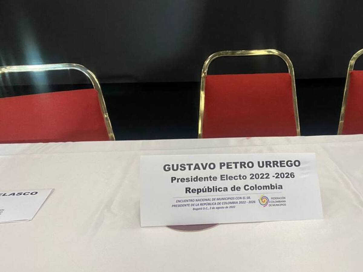 El desplante de Gustavo Petro a más de 900 alcaldes del país