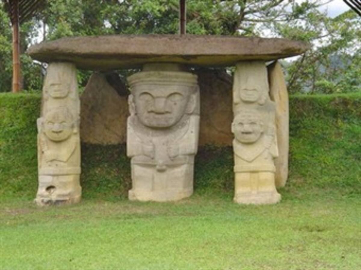 ¿Fueron cambiadas las estatuas del San Agustín por unas de cartón?