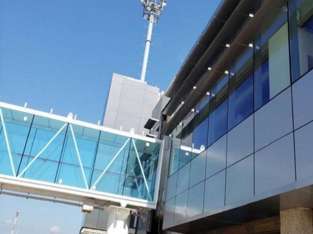 Con horarios extendidos controladores buscan superar falla en el Cortissoz