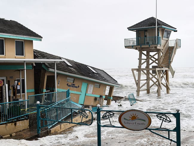 Florida azotada por huracán Nicole de categoría 1 en EE.UU.