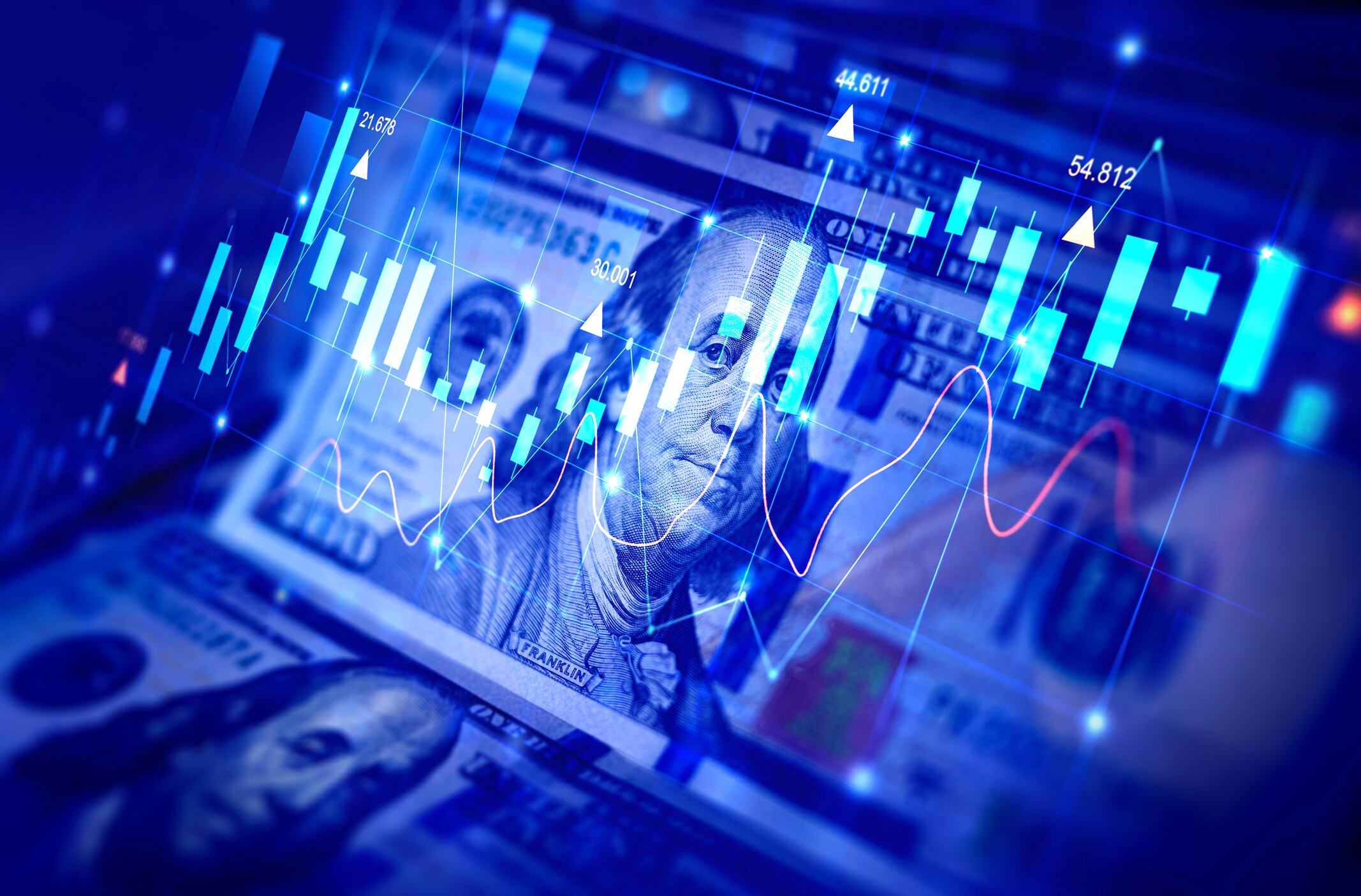 Dólar y gráfica de cambios, subidas y bajadas, de esta divisa (Getty Images)