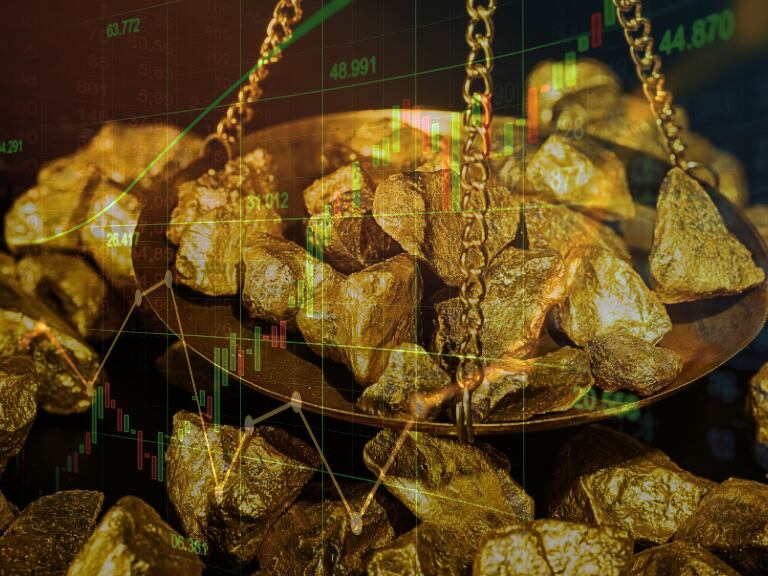 Oro sobre balanza para su comercialización (Getty Images)