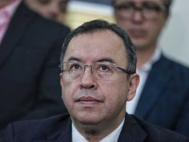 El Ministro del Interior, Alfonso Prada, en el ojo del huracán por calificar de &#039;cerco humanitario&#039; el secuestro de 79 policías (Colprensa - Camila Díaz)