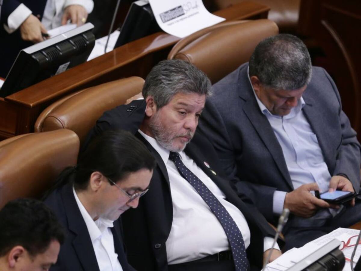 Se hunde posibilidad de revivir órdenes de captura a Farc