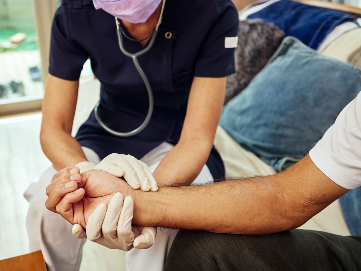 Pacientes sin atención y profesionales sin pago: la denuncia contra EPS Sanitas e IPS Heli Salud