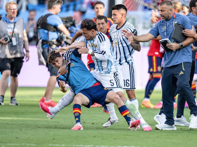 FIFA castiga severamente a Argentina y a Leandro Paredes por agresión en la final del Mundial 2026. (Photo by Marvin Ibo Guengoer - GES Sportfoto/Getty Images)