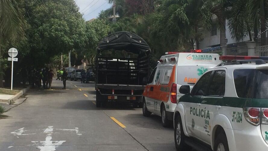 En la calle 91 con carrera 59 de la ciudad de Barranquilla se llevó a cabo el operativo de desalojo en la casa de Enilce López, alias La Gata. Foto: Silvana Salas (W Radio)