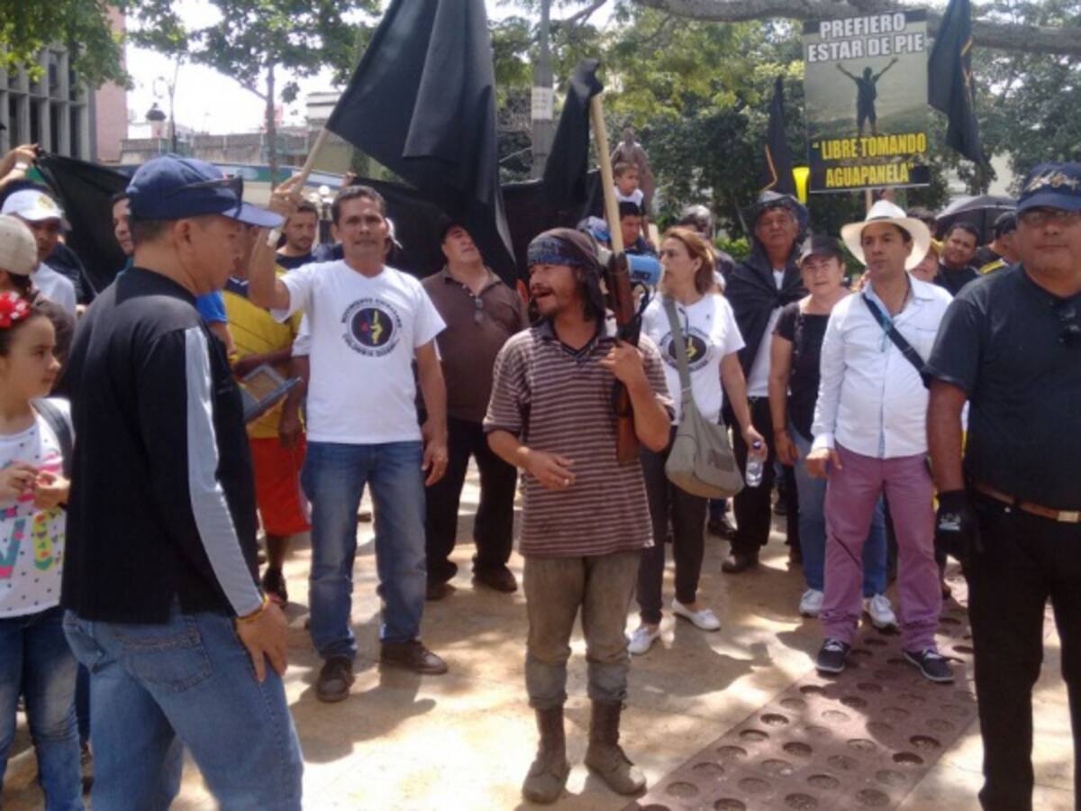 No son terroristas, ni de ISIS y mucho menos diabólicos, dicen los hombres de negro