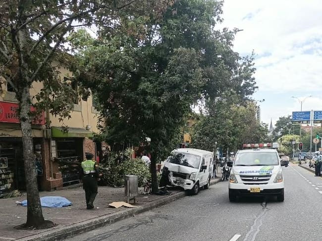 Siniestro vial en la avenida Santander en Manizales, donde una mujer murió al ser atropellada por el vehículo de servicio público. Foto suministrada.