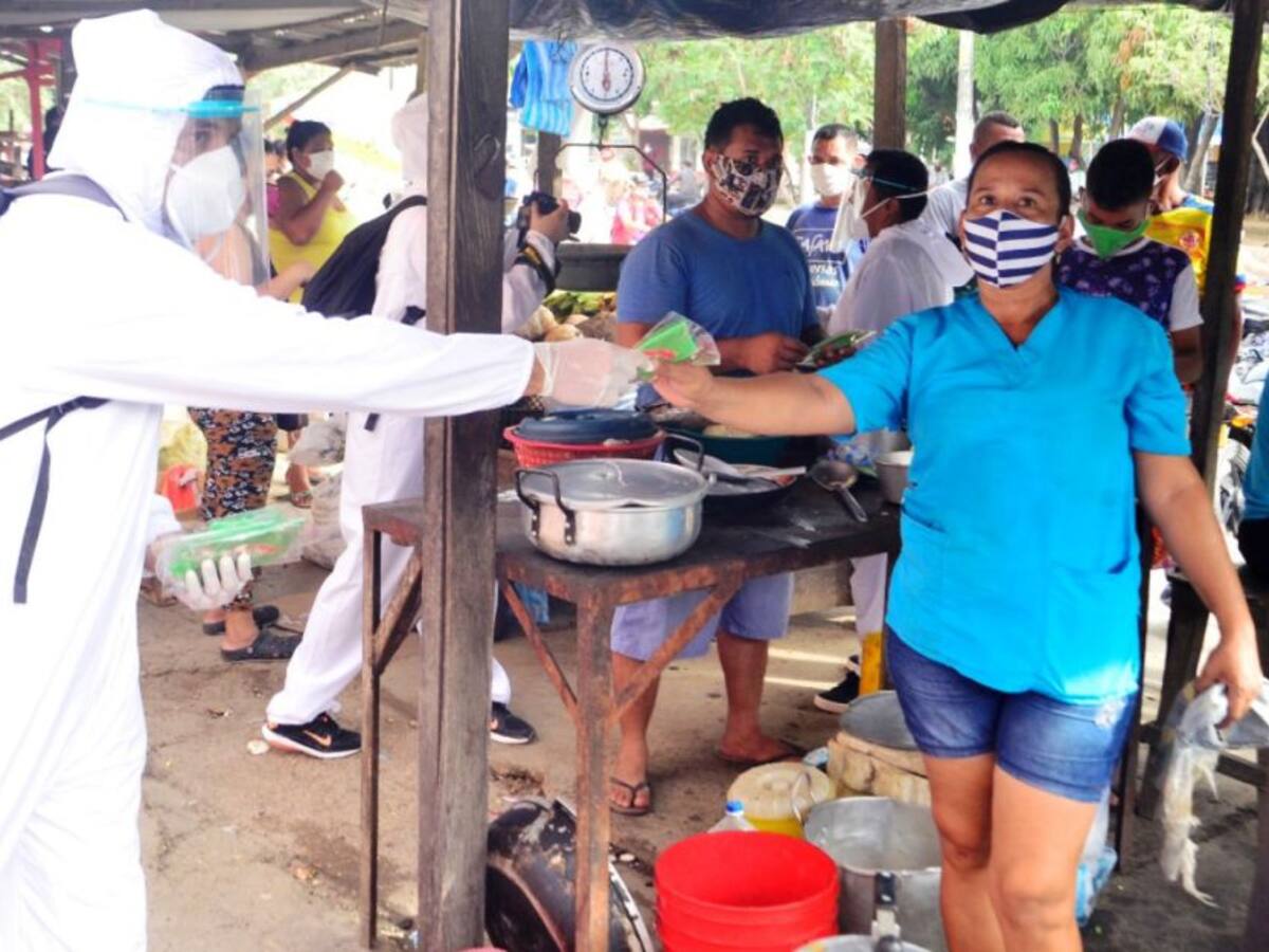 Alcaldía de Magangué entregó tapabocas a comerciantes del mercado Baracoa