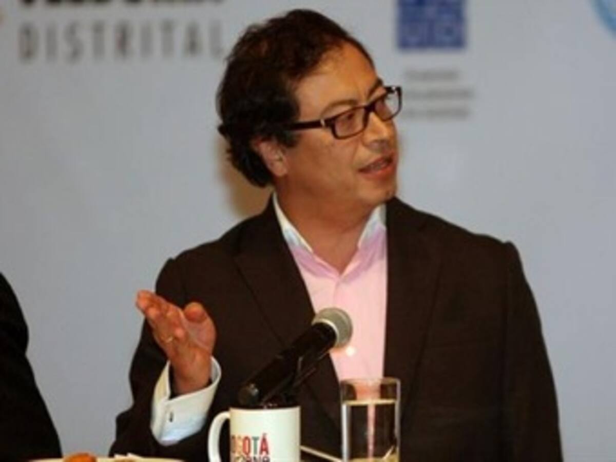 Fiscalía podría suspender destitución de Petro: fiscal Montealgre