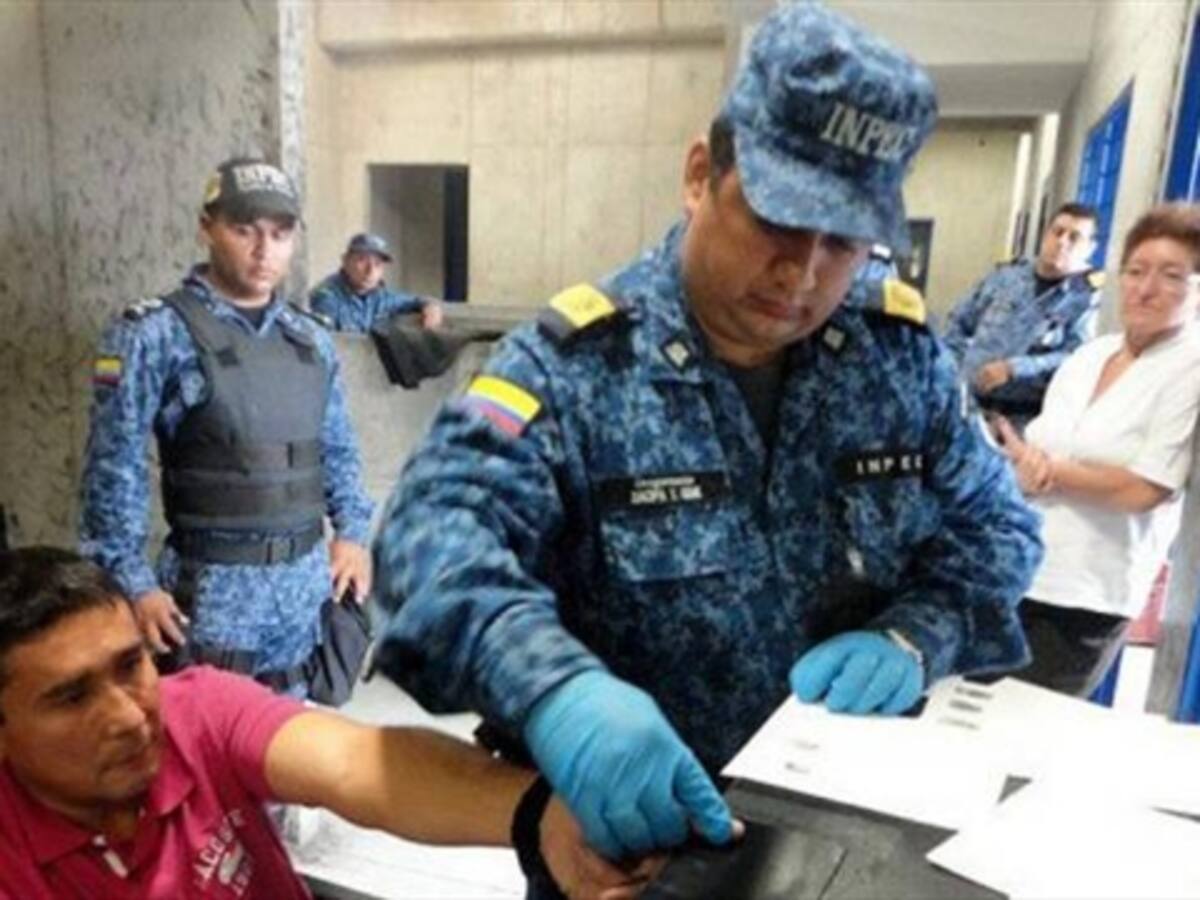 Podrían vincular a militares y policías en escándalo de corrupción para favorecer a 'Pedro Orejas'