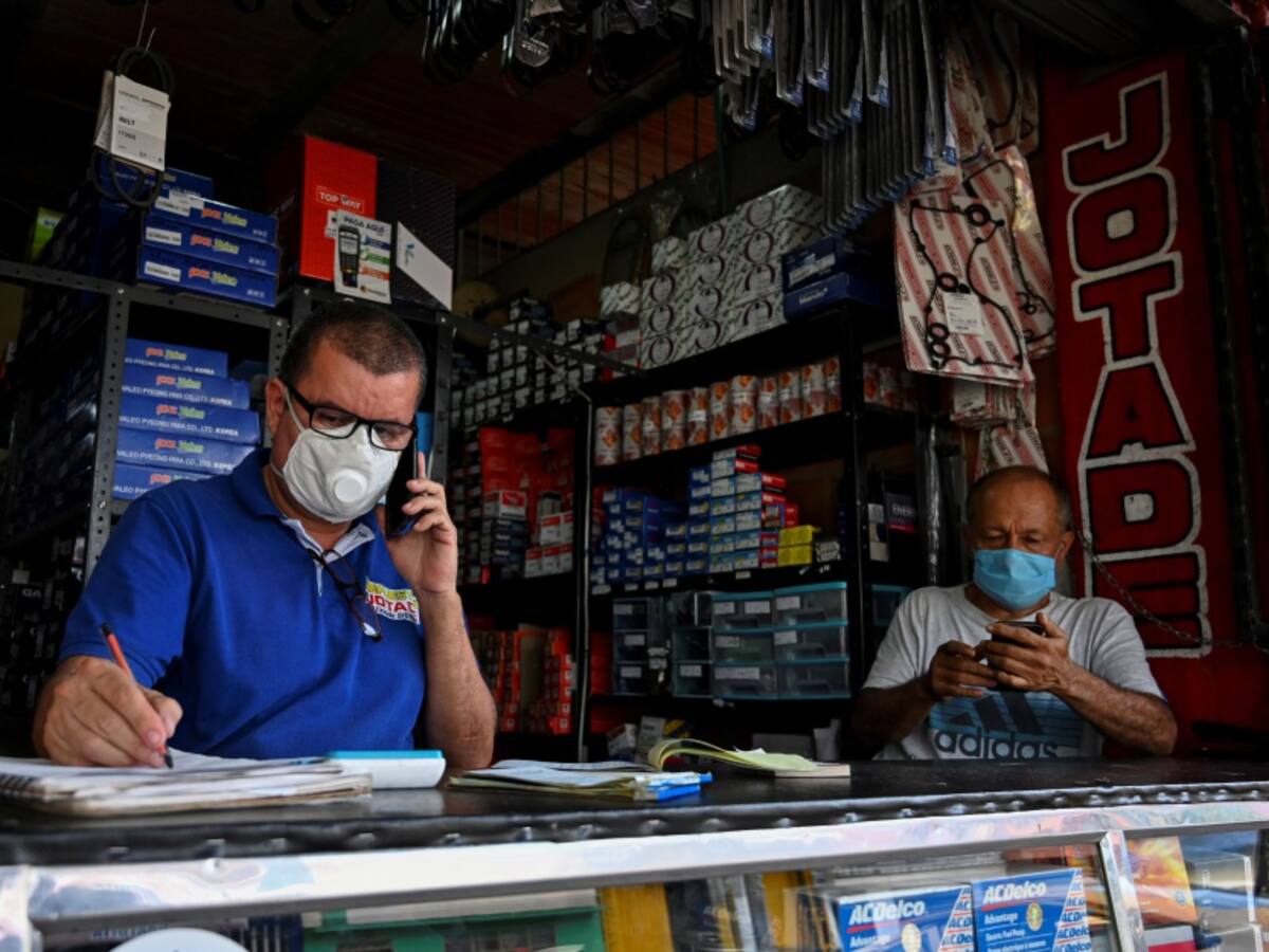 Con bolsas de papel, panaderías dan publicidad gratuita a tiendas de barrio